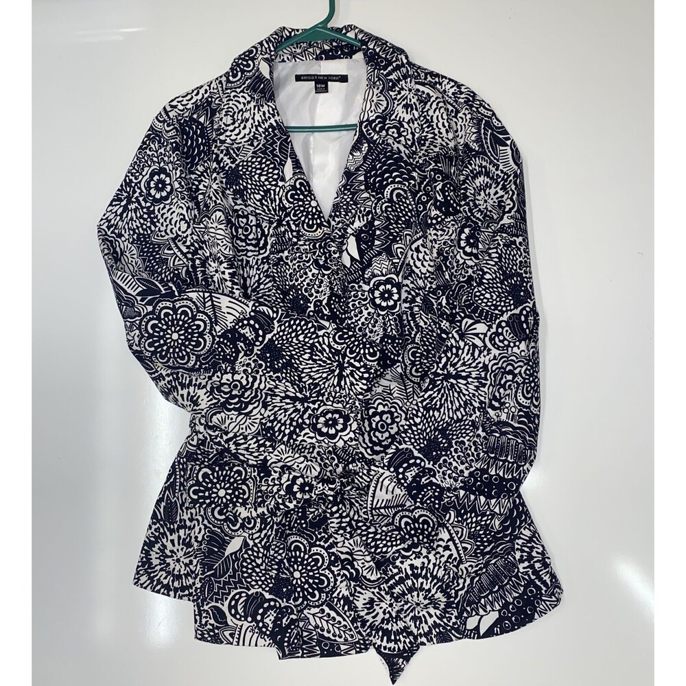 Briggs New York Womens black and white button up jacket with belt size 18w